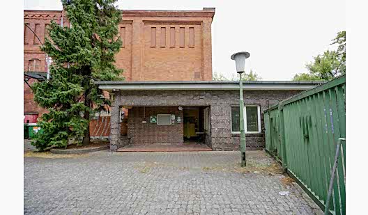 plush74 berlin warehouse industrial gallery art location film photo event scout