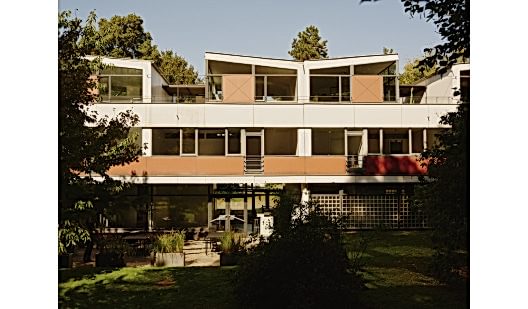 plush74 eternithaus im hansaviertel bar entrance terrace 4