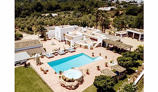 plush74 historic farmhouse villa 1