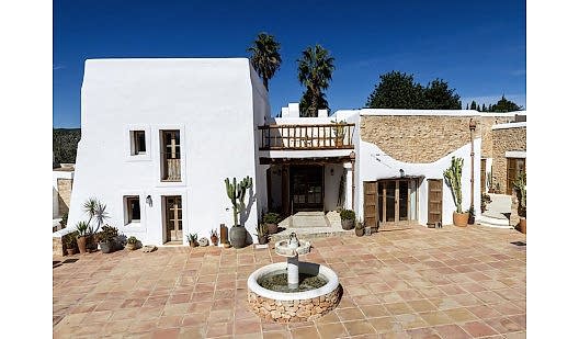 plush74 historic farmhouse villa 4