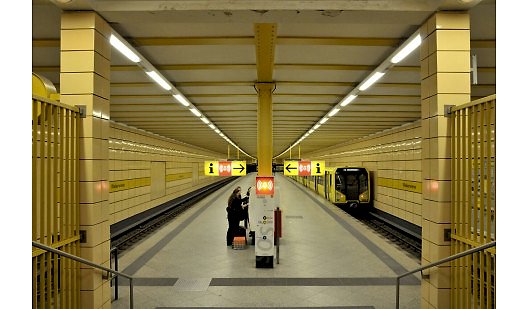 plush74 foto film veranstaltung ort deutschland berlin u-bahn bhf weberwiese 9
