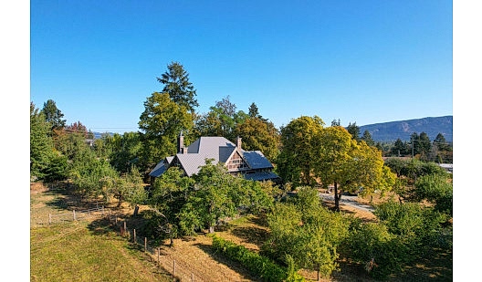 plush74 photo film event location vancouver island farmhouse private home duncan 2