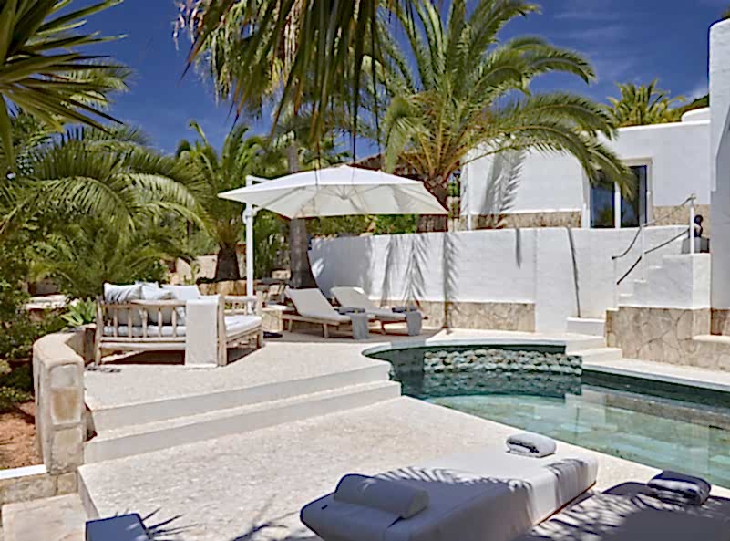 plush 74 casa media luna ibiza 91322 2