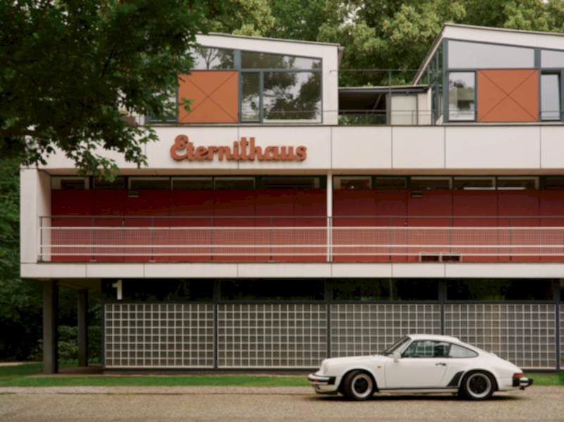 plush74 eternithaus im hansaviertel bar entrance terrace 1