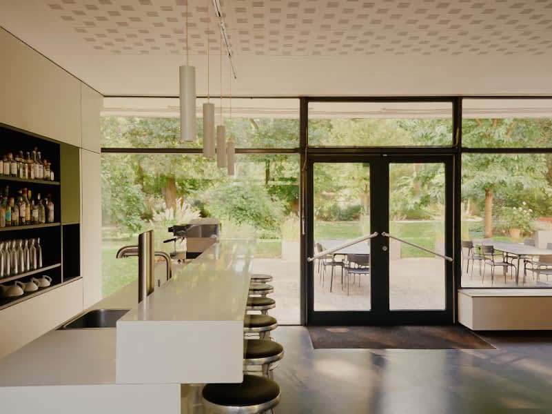 plush74 eternithaus im hansaviertel bar entrance terrace 2