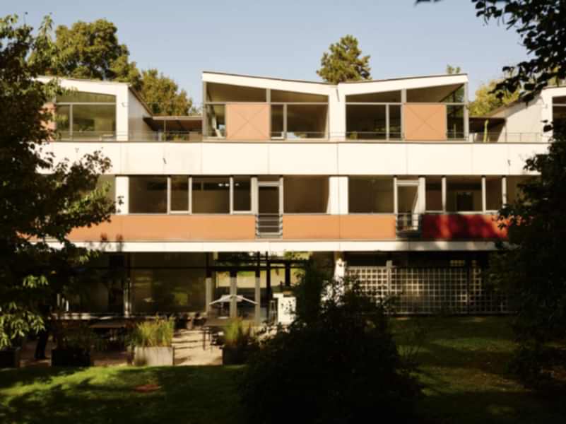 plush74 eternithaus im hansaviertel bar entrance terrace 4