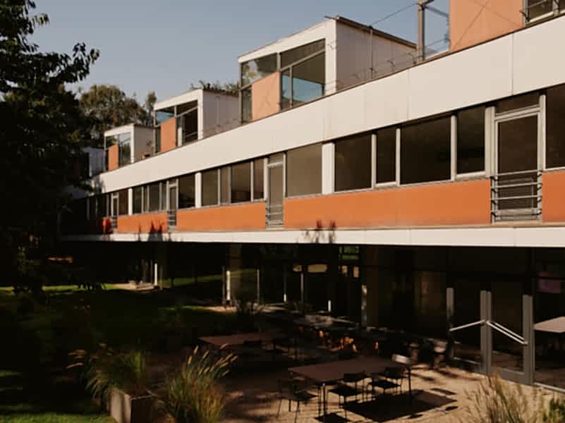 plush74 eternithaus im hansaviertel bar entrance terrace 5