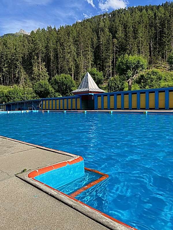 plush74 location photo film event switzerland vulpera lido pool outdoor color 52